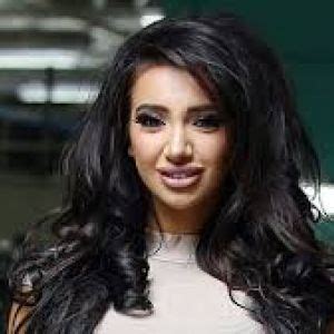 chloe khan salary